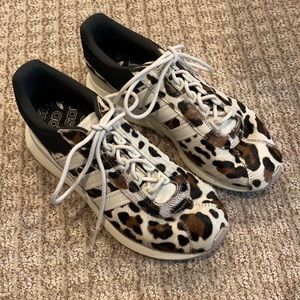 Like new Leopard Adidas shoes